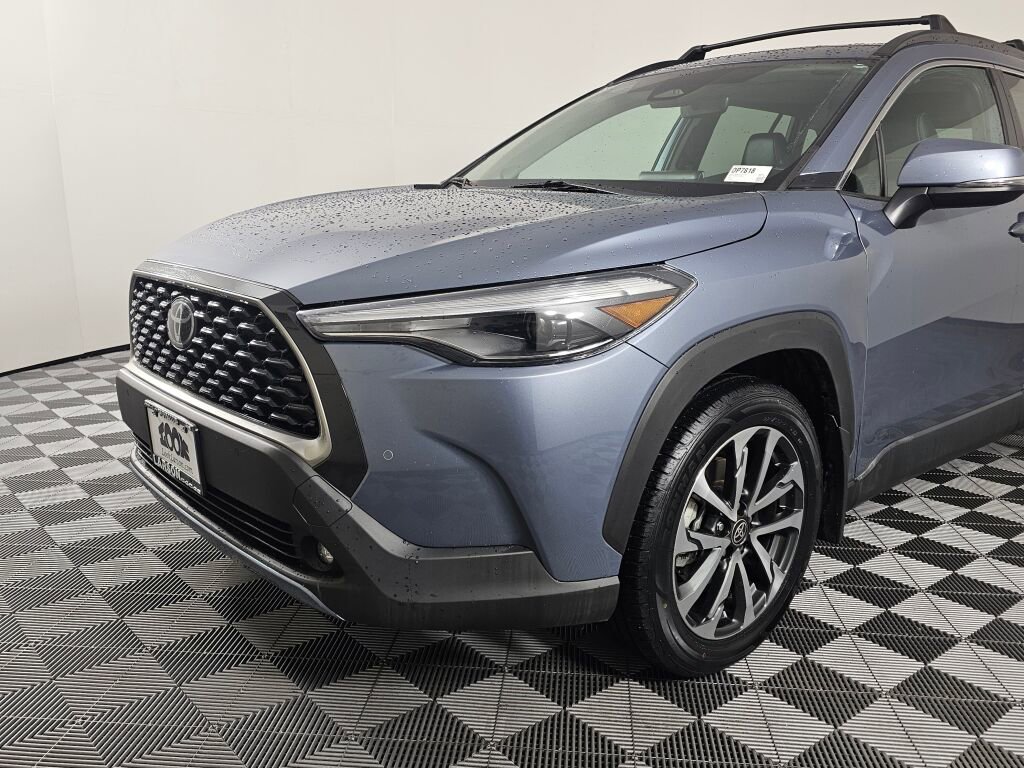 Used 2023 Toyota Corolla Cross XLE w/ Convenience Package image 10