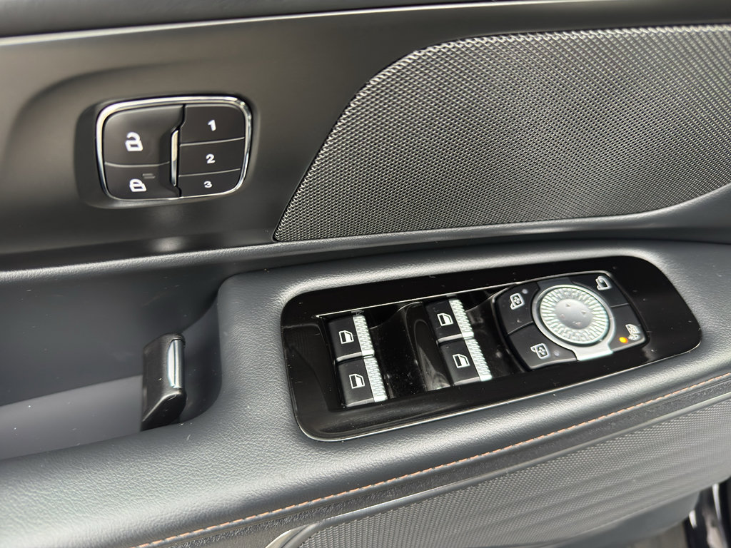 Used 2025 Lincoln Nautilus Premier w/ Jet Appearance Package AWD/4WD image 12