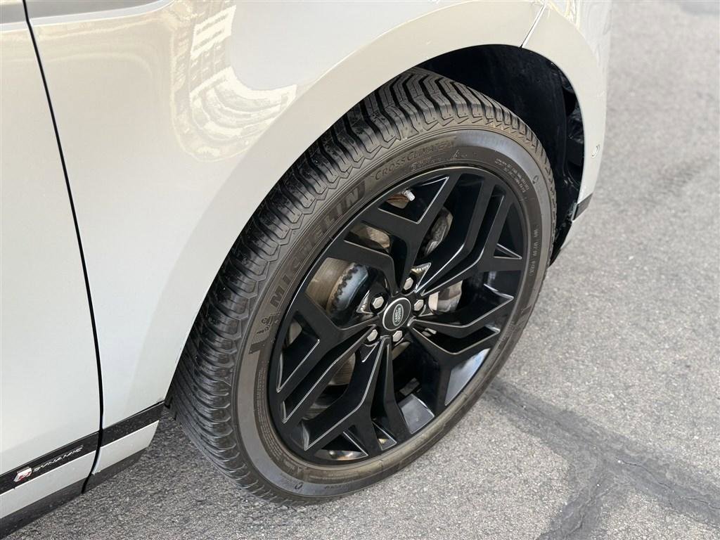 Used 2020 Land Rover Range Rover Evoque R-Dynamic SE image 10