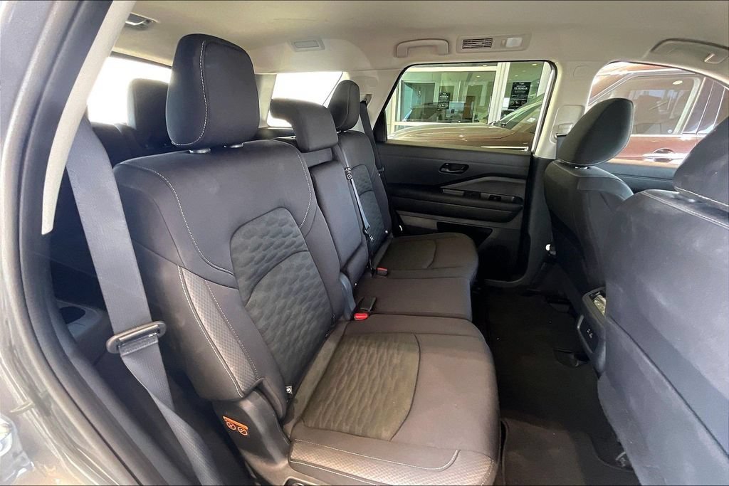Used 2025 Nissan Pathfinder SV AWD/4WD image 26