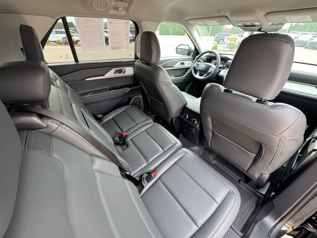 Used 2025 Ford Explorer Active w/ Active Comfort Package AWD/4WD image 28