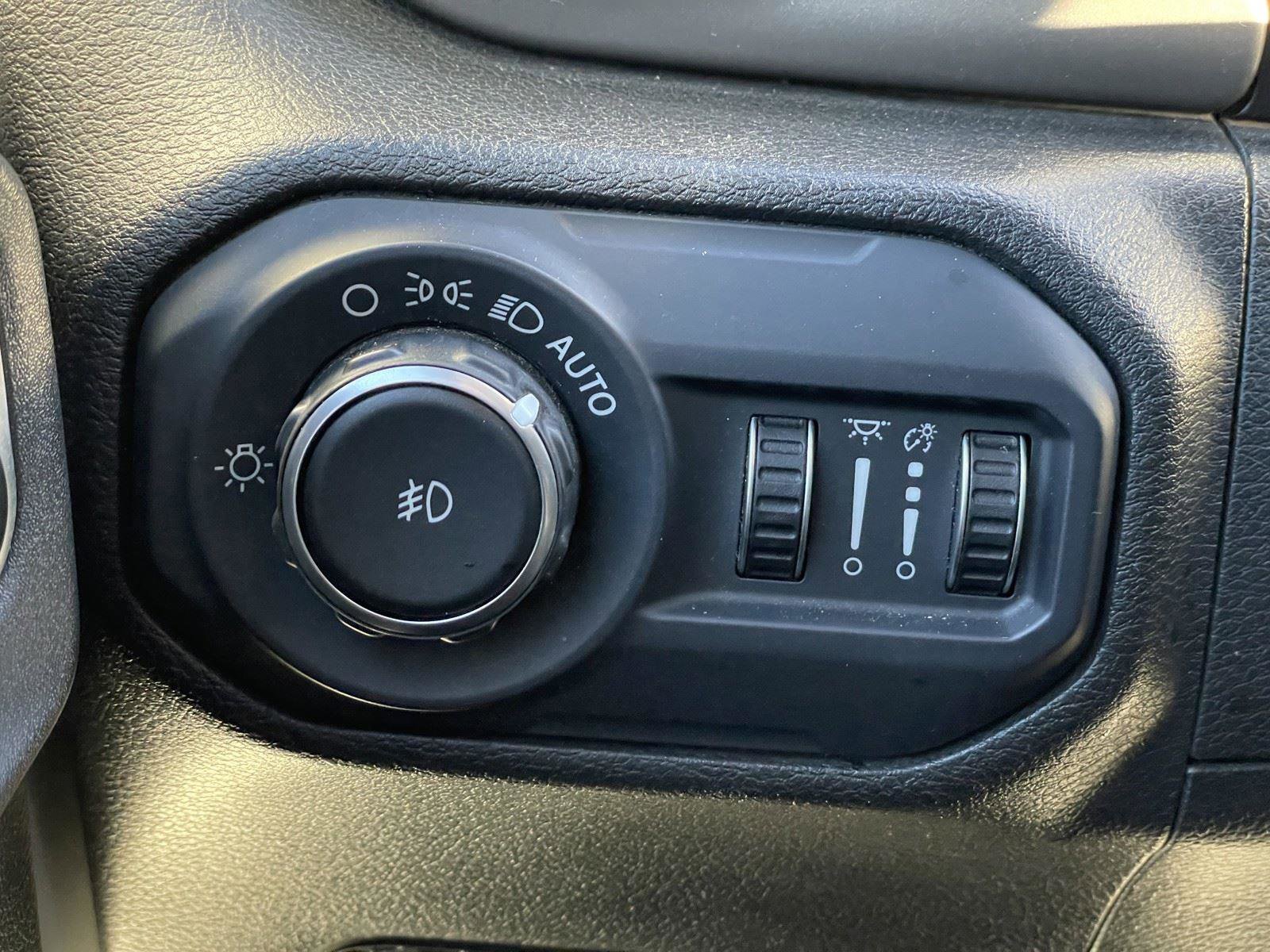 Used 2018 Jeep Wrangler Unlimited Sport S image 26