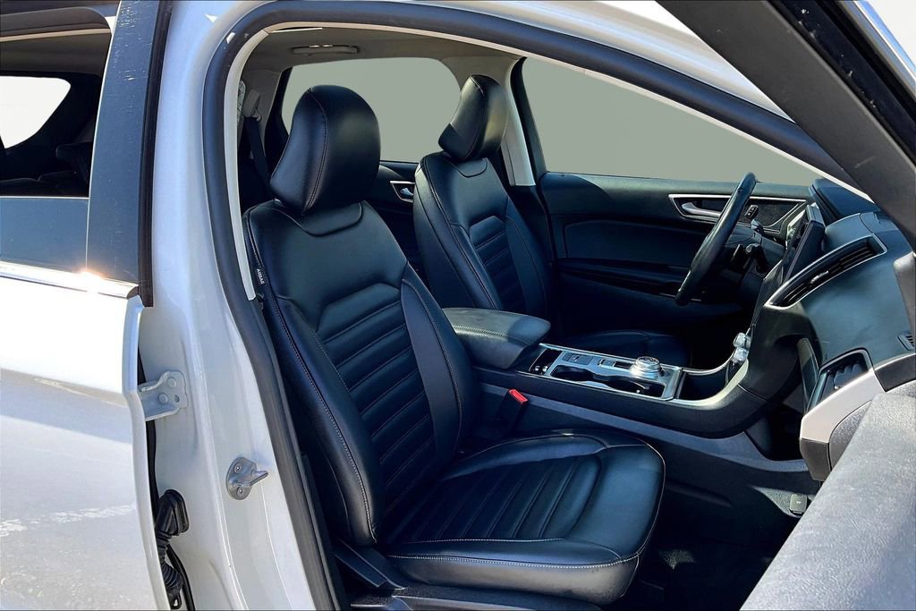 Used 2022 Ford Edge SEL w/ Convenience Package image 7