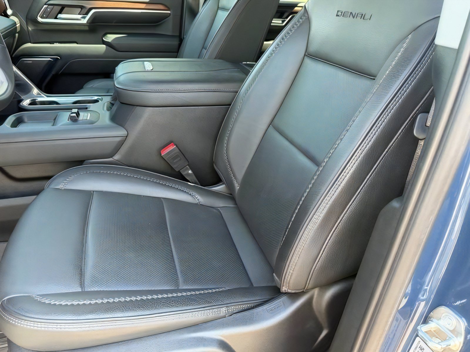 Used 2024 GMC Sierra 3500 Denali w/ Technology Package AWD/4WD image 21