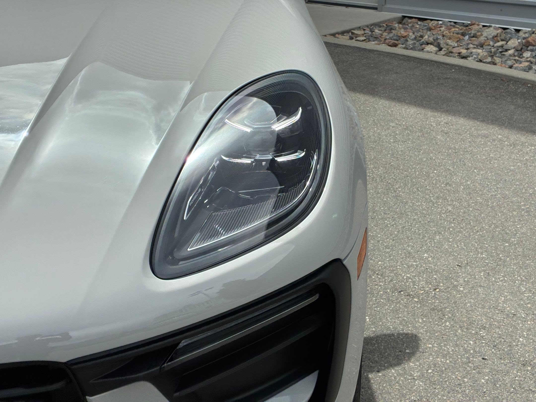 Used 2025 Porsche Macan AWD/4WD image 10