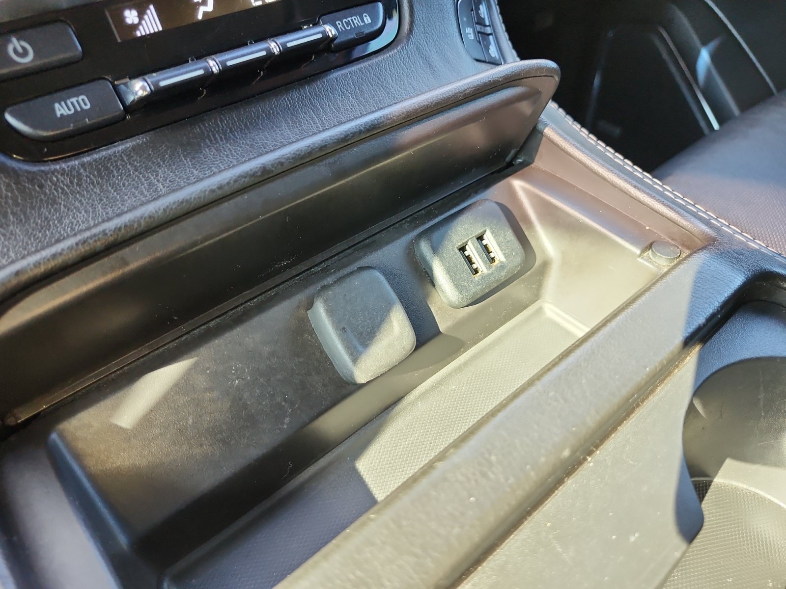 Used 2015 Chevrolet Tahoe LTZ AWD/4WD image 25