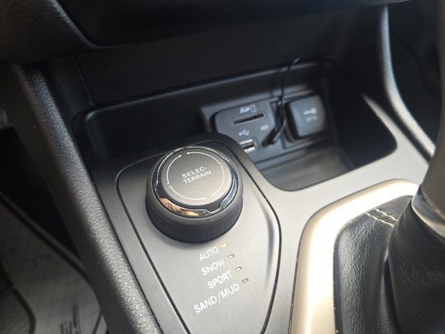 Certified 2016 Jeep Cherokee Latitude AWD/4WD image 20