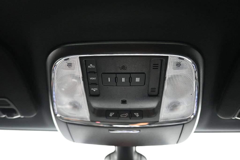Used 2021 Jeep Grand Cherokee Limited AWD/4WD image 25