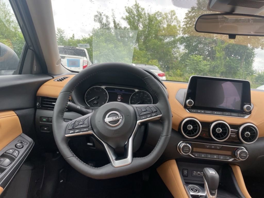 Used 2024 Nissan Sentra SV w/ SV Premium Package image 18