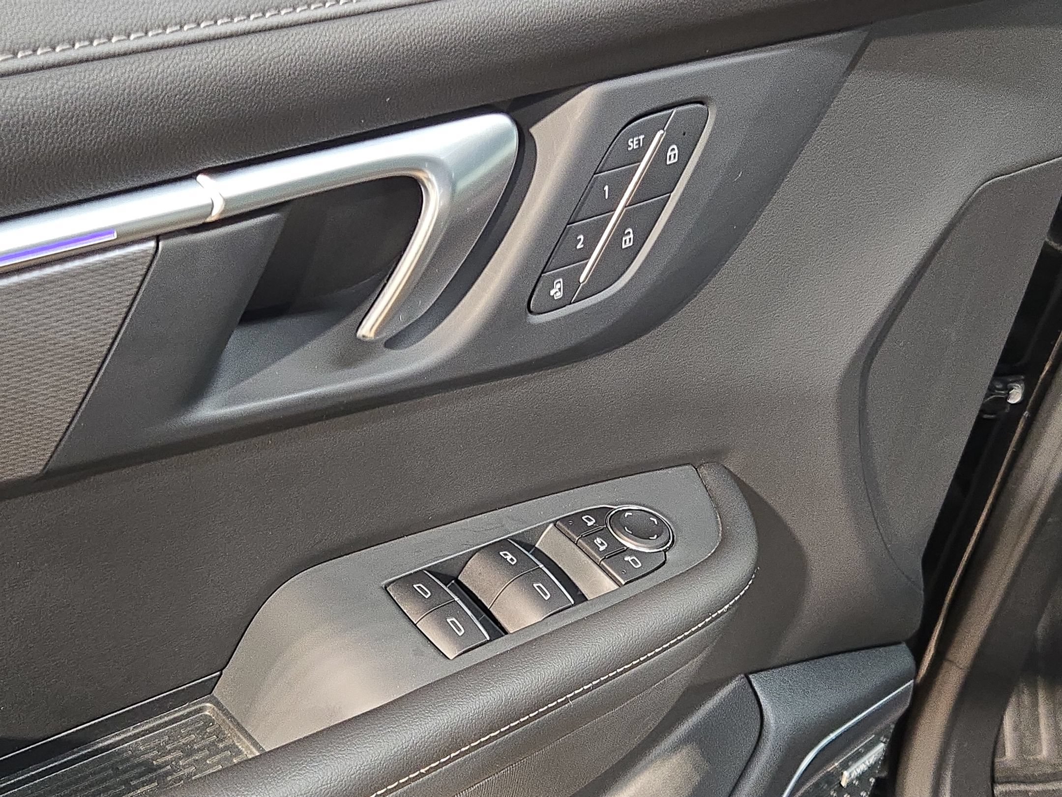 Used 2025 Buick Enclave Sport Touring w/ Power Package FWD image 21