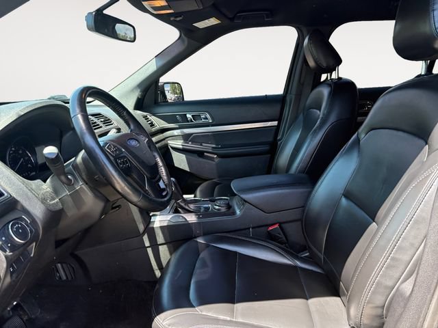 Used 2019 Ford Explorer XLT w/ Equipment Group 202A AWD/4WD image 9