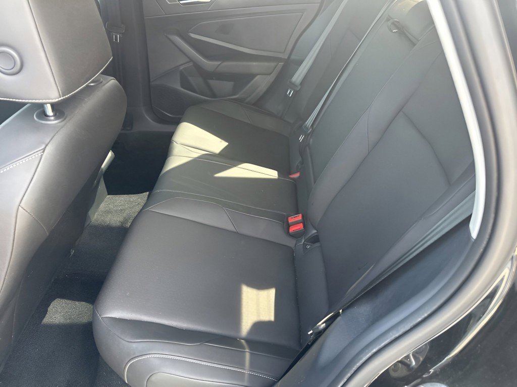 Used 2020 Volkswagen Jetta SE w/ SE Cold Weather Package FWD image 17