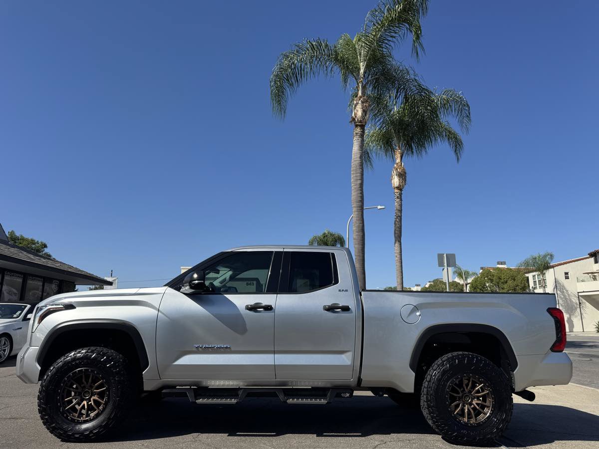 Used 2022 Toyota Tundra SR5 w/ SR5 Convenience Package RWD image 2