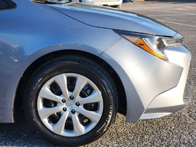Certified 2025 Toyota Corolla LE FWD image 6