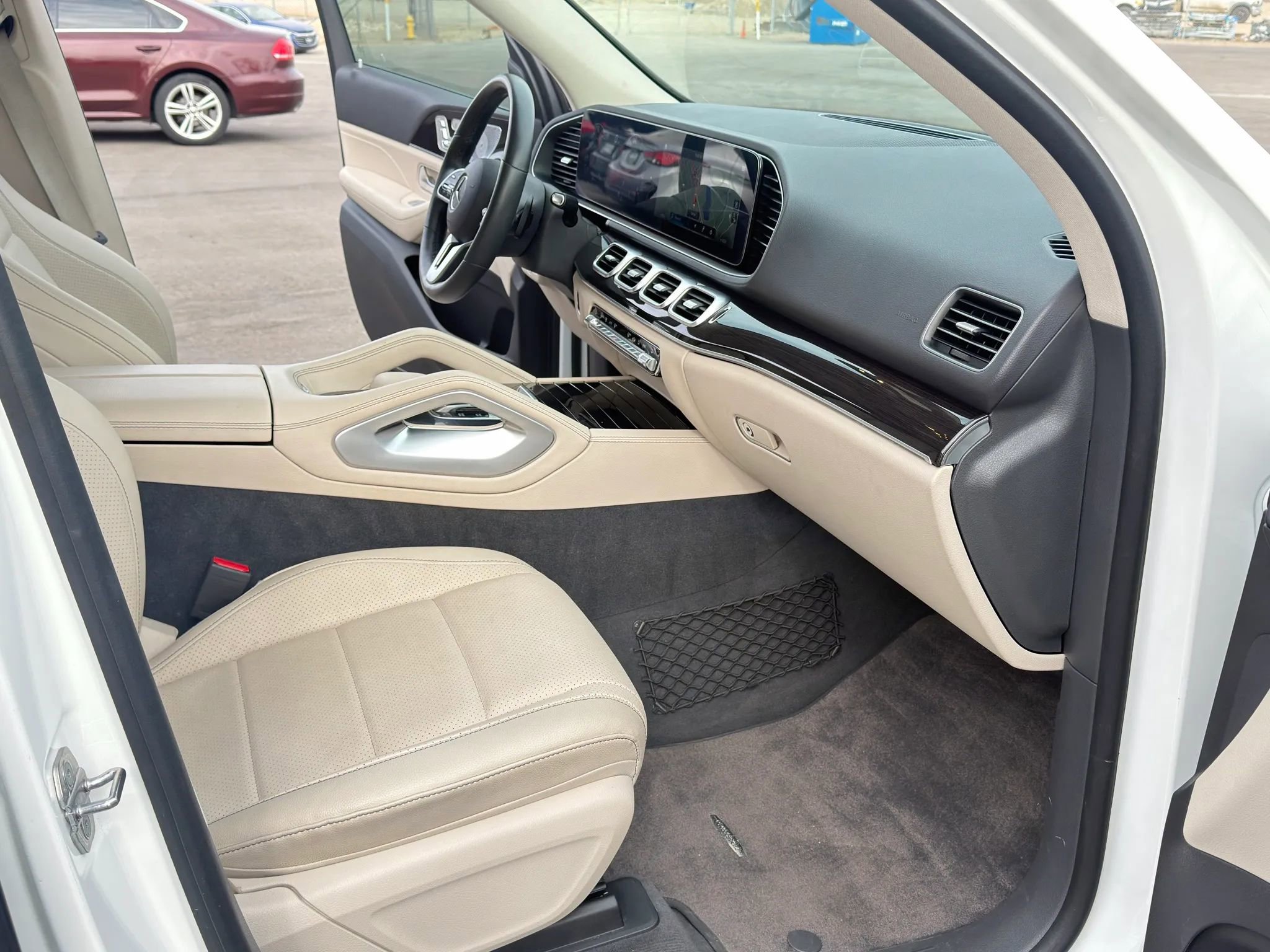 Used 2020 Mercedes-Benz GLE 350 4MATIC w/ Premium Package image 11