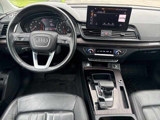 Used 2023 Audi Q5 2.0T Premium w/ Convenience Package AWD/4WD image 3
