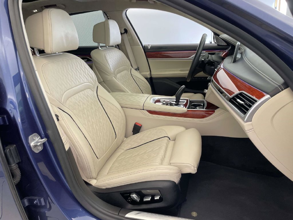 Used 2020 BMW ALPINA B7 xDrive w/ Luxury Rear Seating Package AWD/4WD image 21