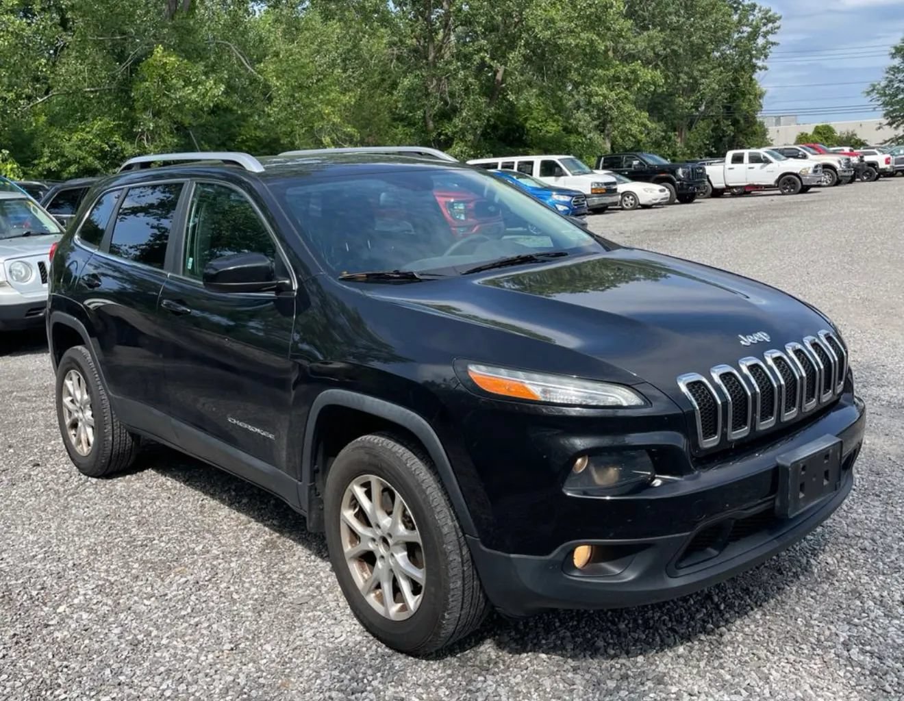 Used 2014 Jeep Cherokee Latitude w/ Cold Weather Group AWD/4WD image 5