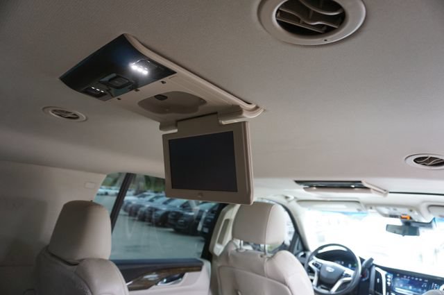 Used 2019 Cadillac Escalade ESV Luxury RWD image 17