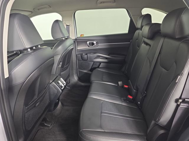 Used 2025 Kia Sorento S image 21