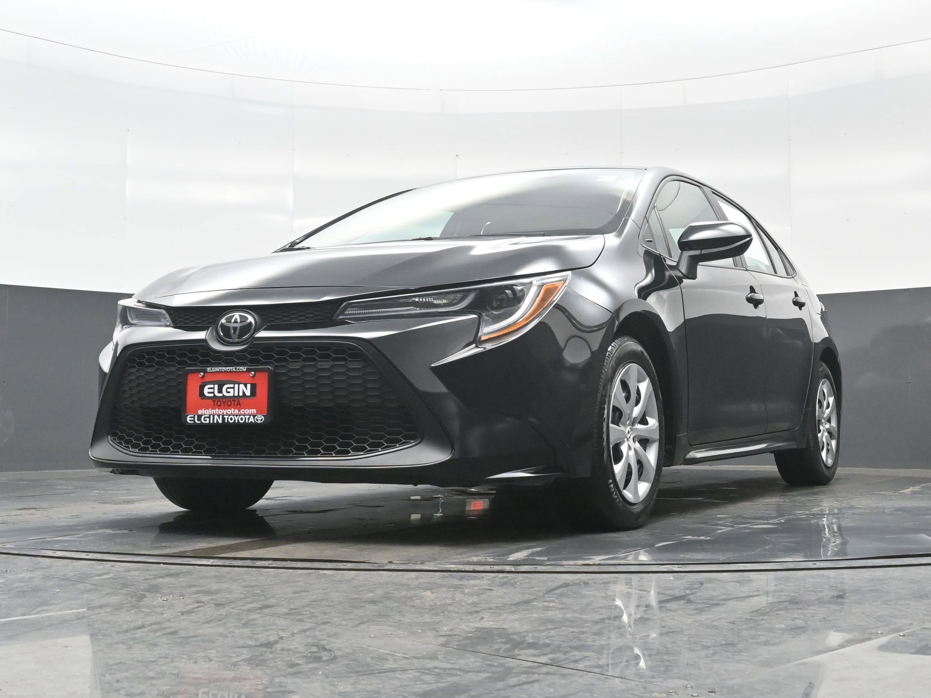Used 2022 Toyota Corolla LE image 25