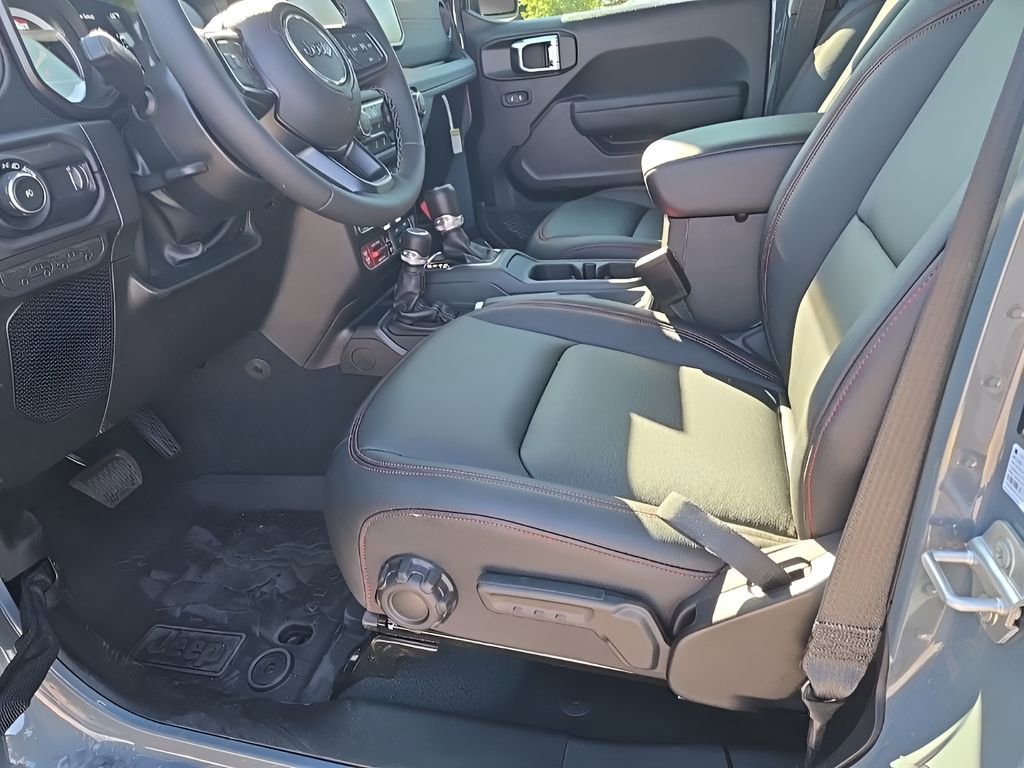 New 2025 Jeep Wrangler Unlimited Rubicon w/ Safety Group image 33