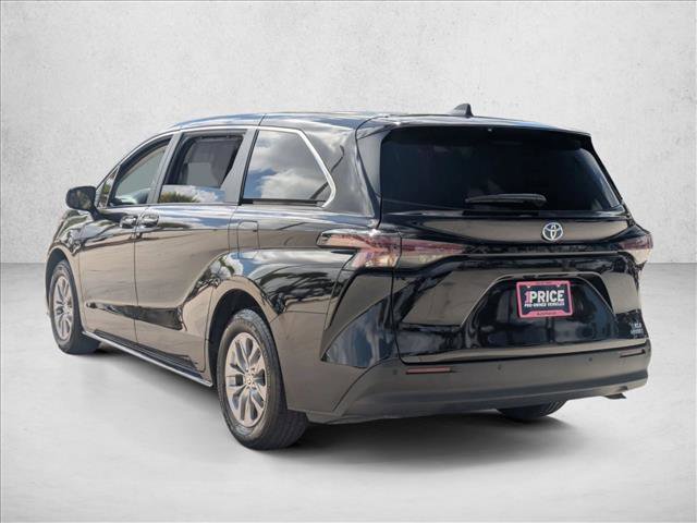Used 2024 Toyota Sienna XLE image 7