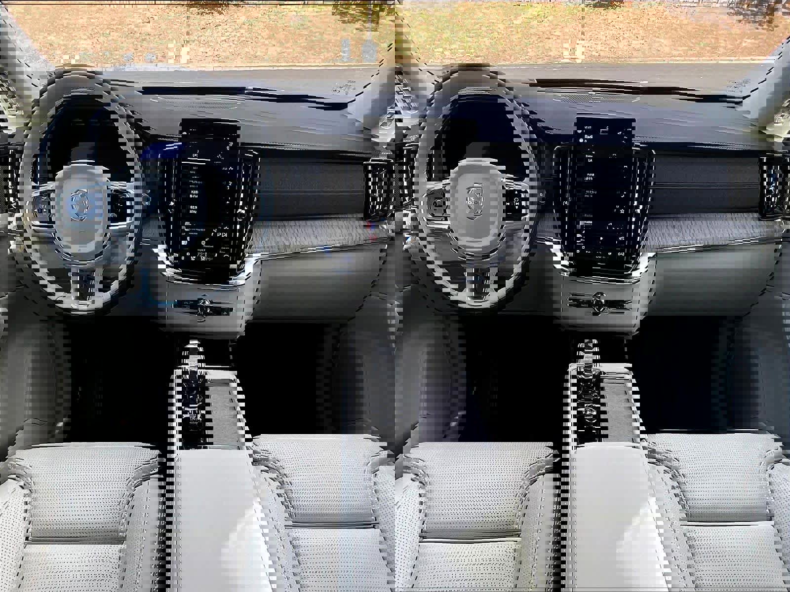 New 2026 Volvo XC90 B6 Ultra w/ Protection Package image 7