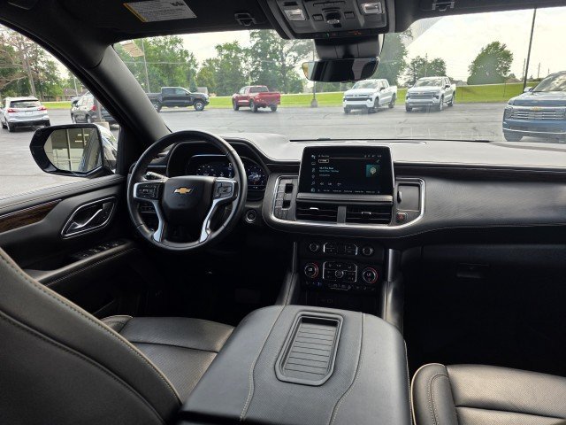 Used 2024 Chevrolet Suburban Premier AWD/4WD image 3
