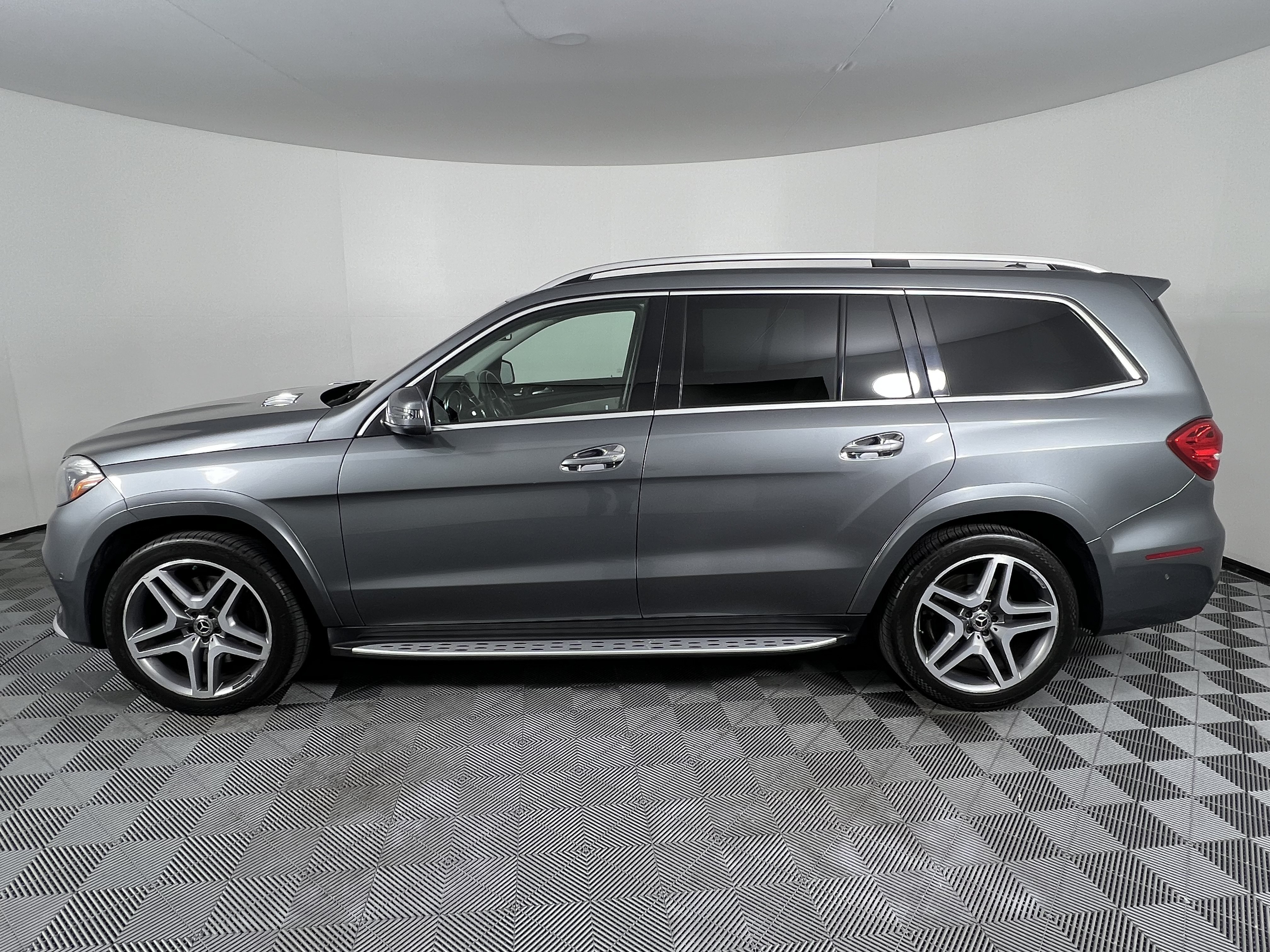 Used 2017 Mercedes-Benz GLS 550 4MATIC image 8