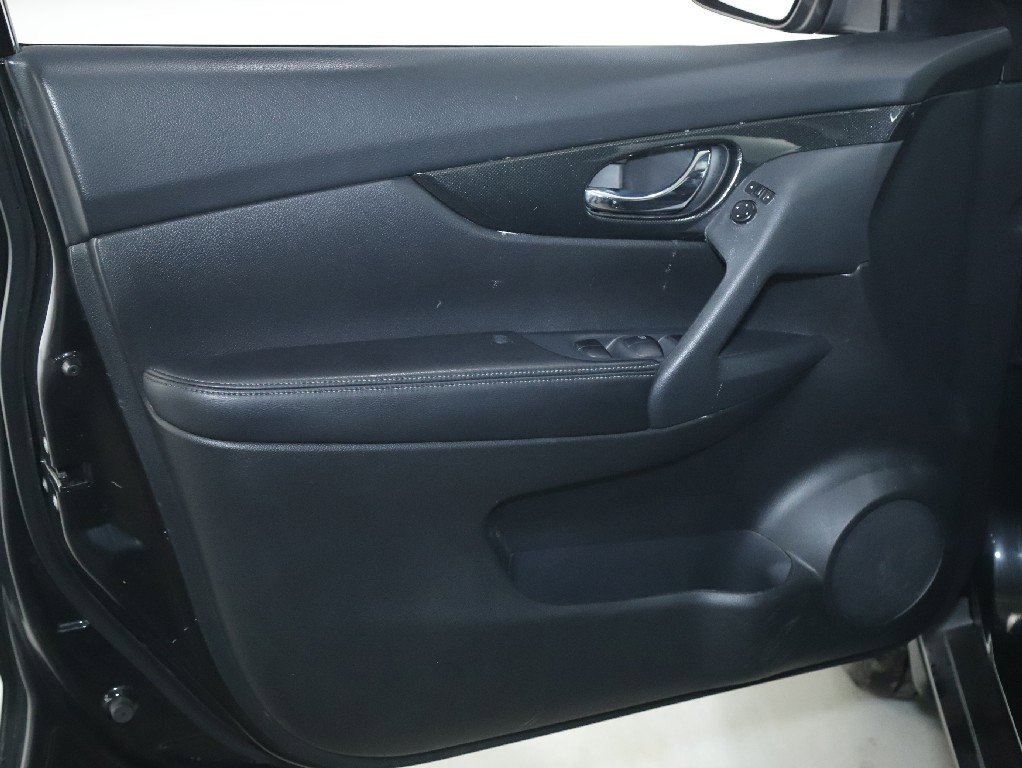 Used 2016 Nissan Rogue SL w/ SL Premium Package image 16