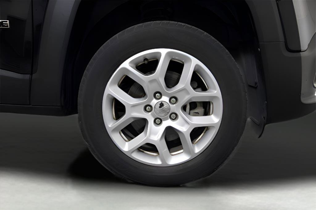 Used 2018 Jeep Renegade Latitude w/ Safety & Security Group AWD/4WD image 9