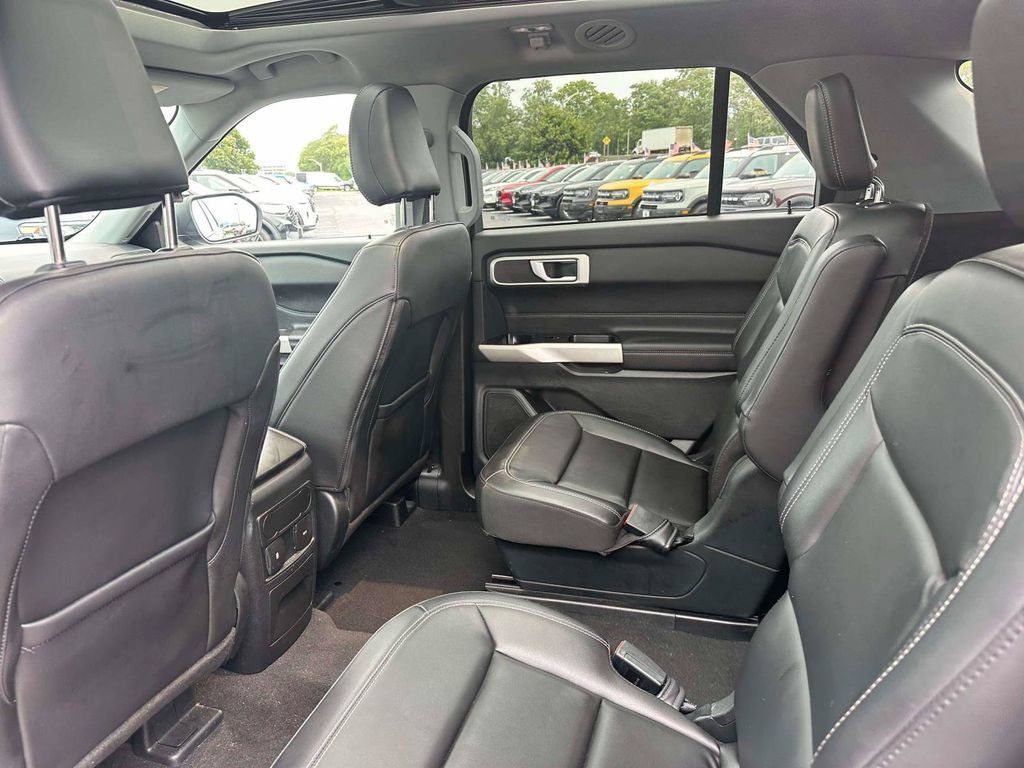 Used 2023 Ford Explorer XLT w/ Equipment Group 202A AWD/4WD image 10