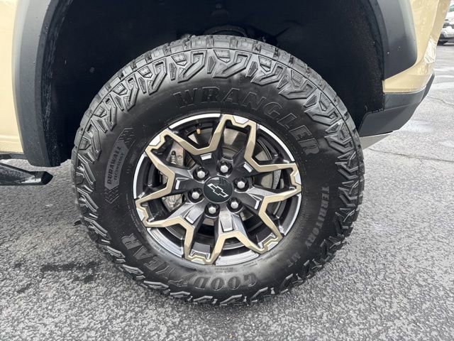 Used 2023 Chevrolet Colorado ZR2 w/ ZR2 Convenience Package III image 9