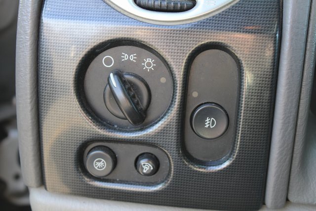 Used 2002 GMC Envoy SLE image 27