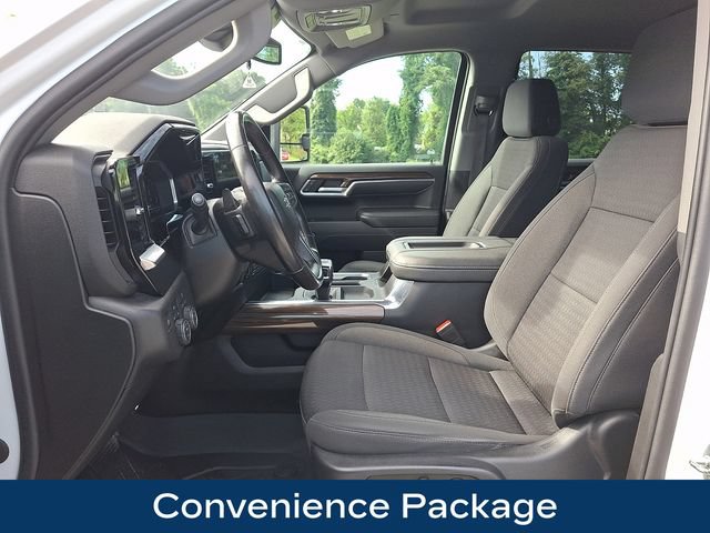 Used 2022 Chevrolet Silverado 1500 RST w/ Max Trailering Package AWD/4WD image 2