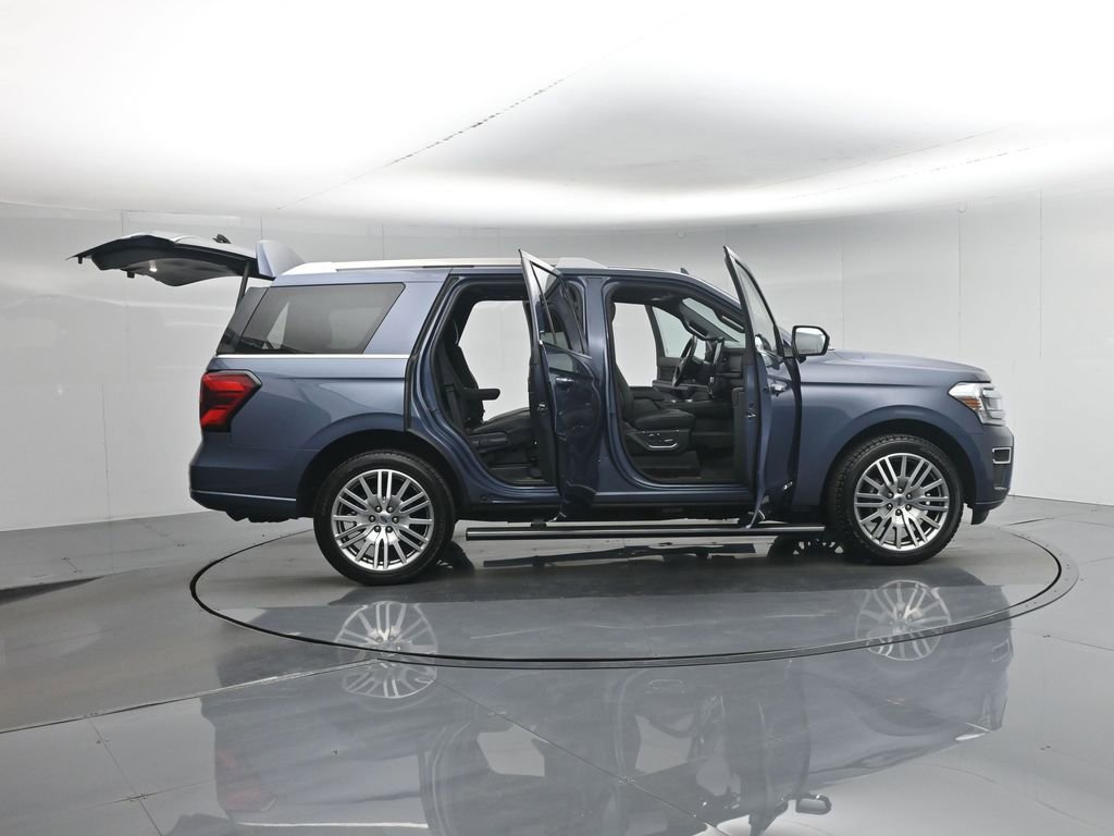 Certified 2023 Ford Expedition Platinum image 5