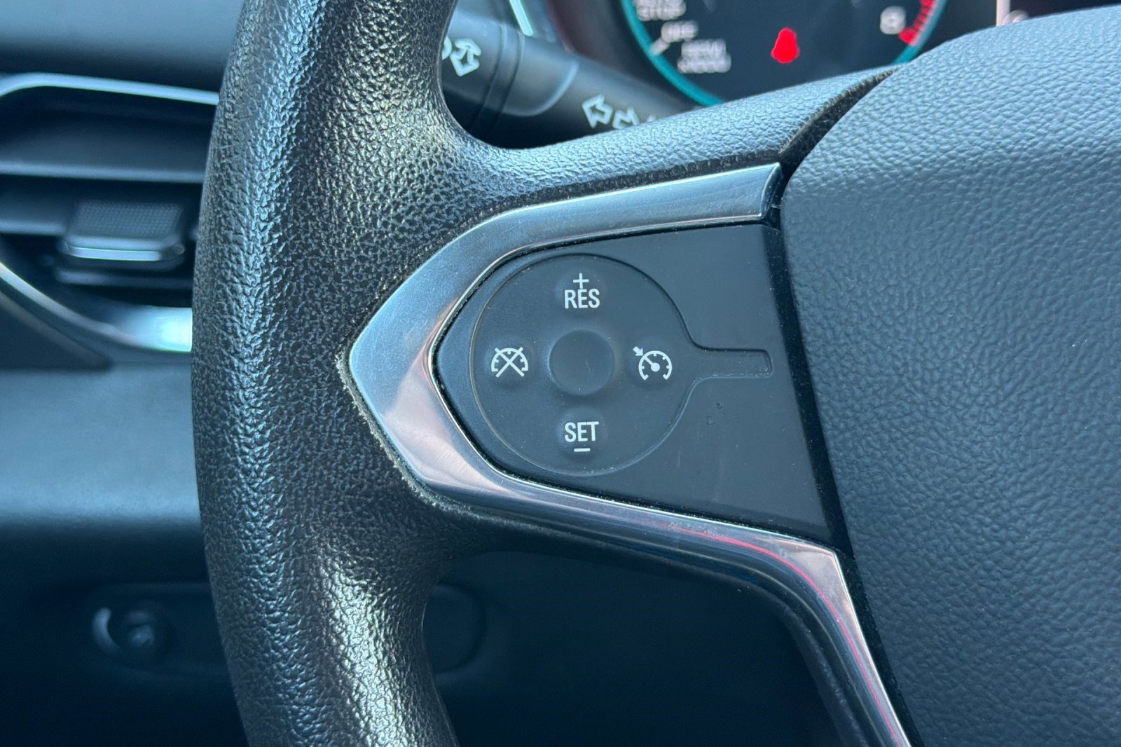 Used 2020 Chevrolet Traverse LS image 31