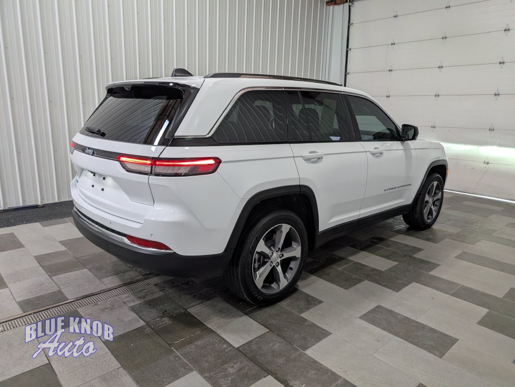 Used 2023 Jeep Grand Cherokee 4WD 4xe w/ Luxury Tech Group II image 4
