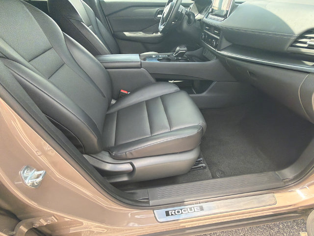 Used 2024 Nissan Rogue SV w/ SV Premium Package FWD image 13