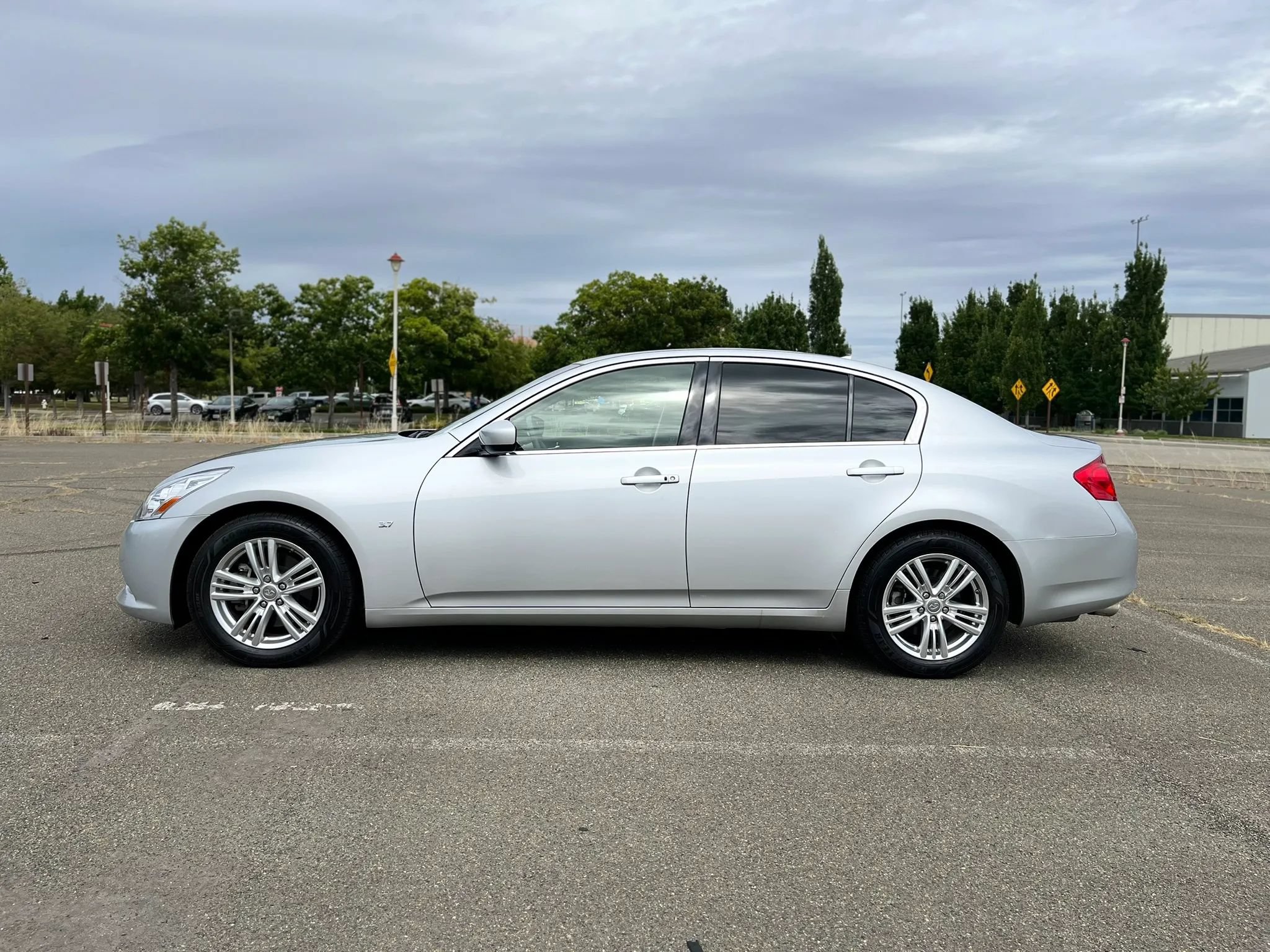 Used 2015 INFINITI Q40 w/ Navigation Package RWD image 8