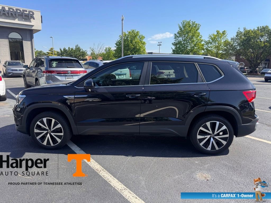 Used 2024 Volkswagen Taos SE FWD image 2