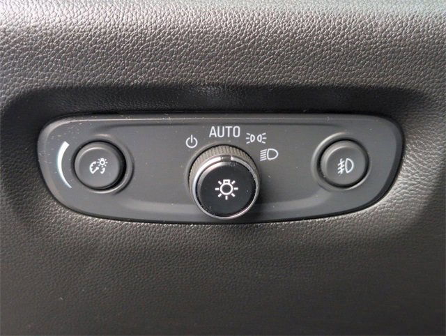 Used 2021 Chevrolet Traverse LT image 17