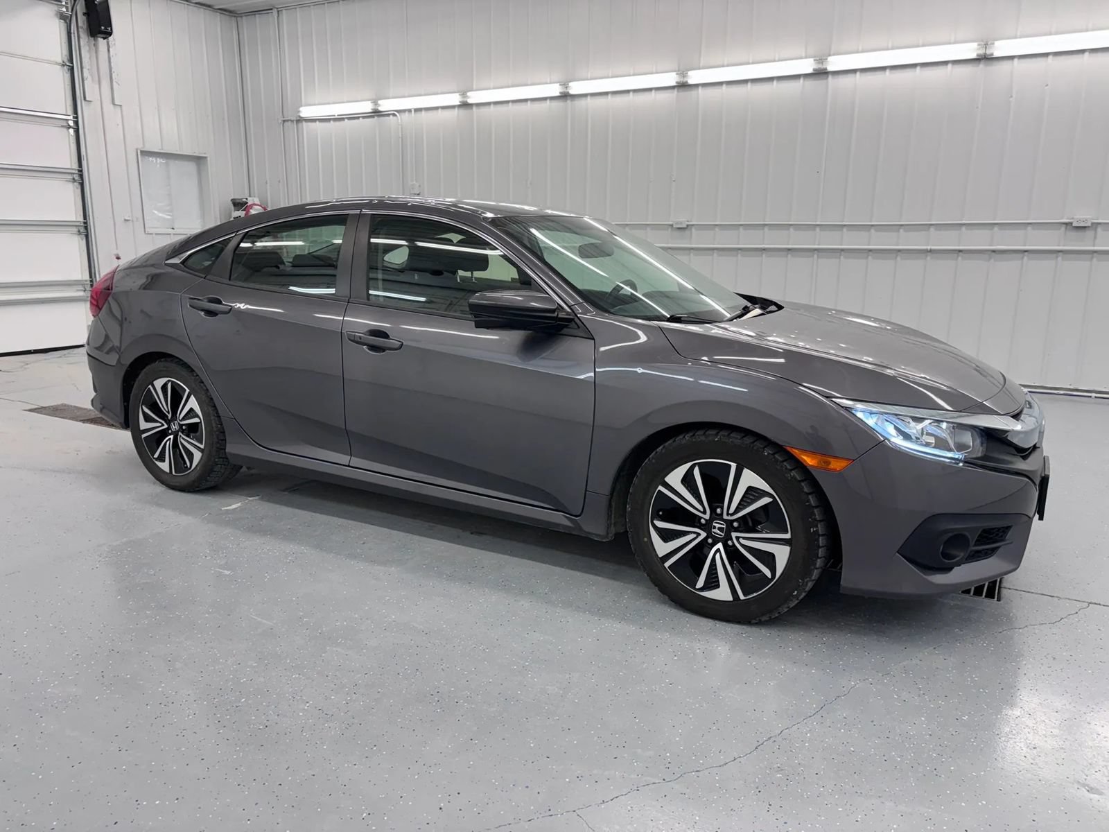 Used 2018 Honda Civic EX-T image 9