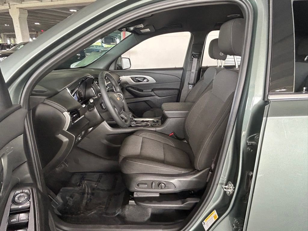 Used 2023 Chevrolet Traverse LT image 15