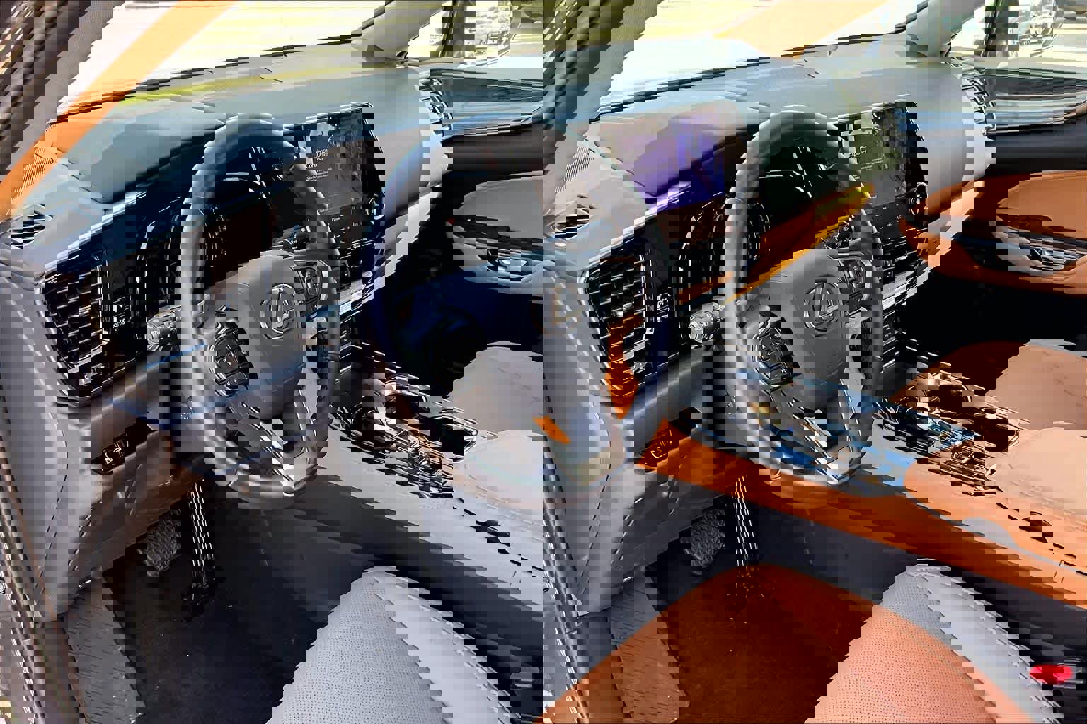 Used 2025 Lexus NX 250 FWD w/ Towing Package (2000 Lbs) image 18