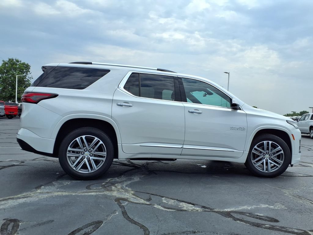 Used 2023 Chevrolet Traverse High Country w/ LPO, Floor Liner Package FWD image 38