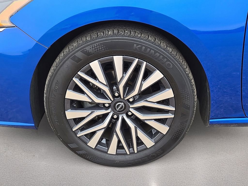 Used 2025 Nissan Altima 2.5 SV FWD image 10