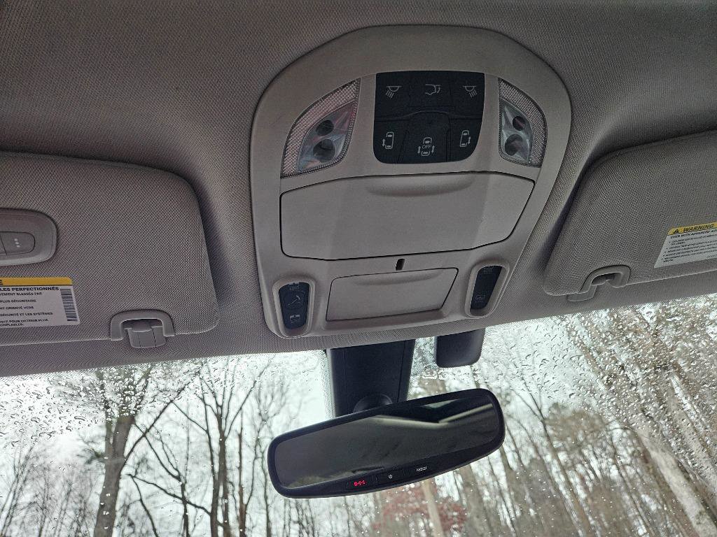 Used 2017 Chrysler Pacifica Limited FWD image 30