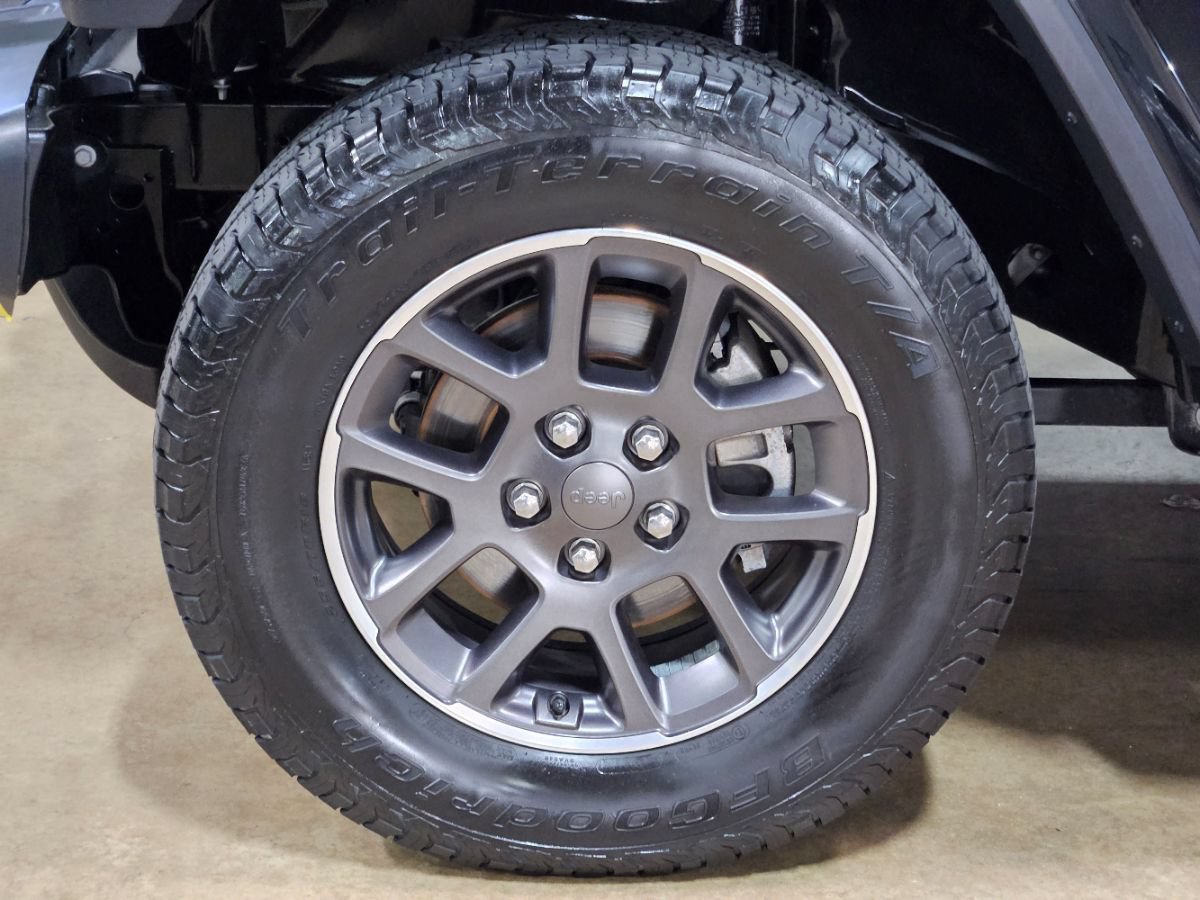 Used 2020 Jeep Gladiator Overland AWD/4WD image 16